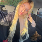 Claudia - Soy una chica rubia trans y completamente con ojos azules que suelen llamar mucho la atenc