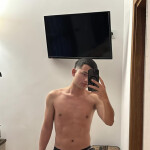 Liam joven latino - Soy un joven colombiano de 23 años muy amable divertido y de paso por la ciudad 
