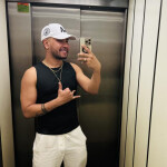 Venezolano latino acompañante masajista