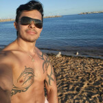 Chico latino quiromasajista