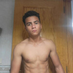 Kevin de 20 años - Hola soy Kevin un chico de 20 años y de . Ofrezco presencia buena compañia y una 