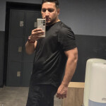 Max - No soy de contar mucho al principio prefiero que la curiosidad haga su trabajo. Pero si sabes 