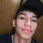 Chico latino - ¡Hola! Soy Ángel. Soy un chico latino de 19 años colombiano delgado y de cabello negr