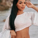 Amira chica joven en tu zona