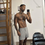 Chico de gym tatuado