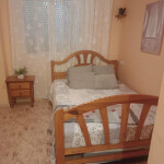 Habitaciones para chicas con aire acondicionado y televisión