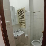 Nueva habitación cerca de la estación de tren
