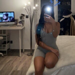 Masajes relajantes y bienestar con colombiana de 28 año