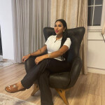 Morena colombiana. Acabo de llegar al país escríbeme