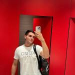 JOVEN LATINO INTERESANTE CARISMÁTICO Y ATRACTIVO