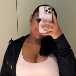 Hermosa latina con curvas ricas