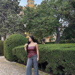 CHICA JOVEN CARIÑOSA Y