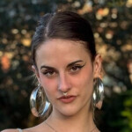Y ... - Soy una mujer elegante atractiva y de trato cercano dedicada a ofrecer una experiencia de co