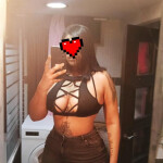 Selena y muy con unas ricas curvas disponibles para salidas amor soy una chica real en las fotos