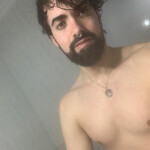 Ethan - ¡Hola! ¡Buenas tardes! Soy un chico joven esbelto culto deportista participativo educado y d