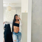 JOVEN LATINA ELEGANTE Y