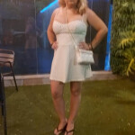 Mujer guapa y - Se ofrece chica muy guapa y para hacer masajes con de la cabeza hasta los pies... ll