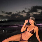 Jovencita hermosa delgadita top