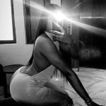 Valeria hermosa morena Nueva en la isla
