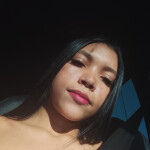 Jovencita cariñosa amable reservada