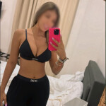 Latina extrovertida encantadora