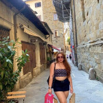 Brasileña amable - Una jovencita guapa de 19 años con buenas curvas sangre latina y muy amable. Soy 