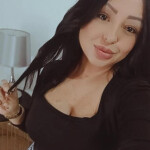 Morenaza guapa enrollada