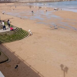 Chicas - Piso en pié de playa oferece plaza a chica con ganas de solo una chica llama para más infor