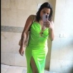 Mary Brasileña tatuada risueña y divertida