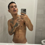 Latino de 19 años con Sitio