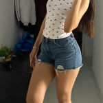 No hay muchas chicas de las que se pueda decir que se ven tan bien como yo My text also in English Vigo