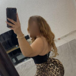 Joven exquisita lista para vivir experiencias juntos