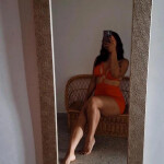 Violeta jovencita Encantadora y completita
