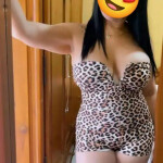 Violeta guapa latina