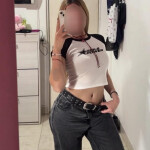 Date un masajito con esta rubia