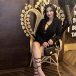 Colombiana - Joven colombiana risueña y atenta y muy divertida cuerpo delgado con curvas elegantes q