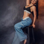 Zoe joven morena alegre