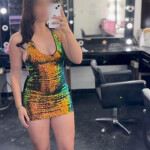 Atractiva jovencita solo WhatsApp