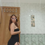 Mei chica joven y atractiva