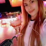 Chica latina en Sevilla
