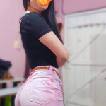 Masajista joven con cuerpo de modelo