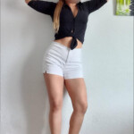 Encantadora masajista venezolana