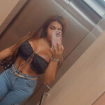Jade noveda latina de 25 años por primera vez en barcelona