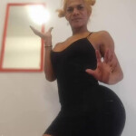 Estoy disponible alas 24 horas recién llegada recibo sola en mi piso quiere conocerme ven estoy aburrida