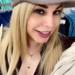 Rubia trans guapa divertida ven.