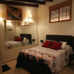 Habitación Alicante - Habitación con baño aire acondicionado wifi primer piso cerca de puente rojo.