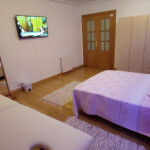 PISO NUEVO EN LEÓN - SOLO PARA CHICAS . . . Habitación con baño y camilla. . Piso totalmente nuevo e