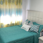 Hola chicas tengo habitación tranquila bien