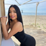 Mujer dulce y carismática en marbella