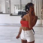 Española fotos vídeos Instagram jovencita gogo tatuada